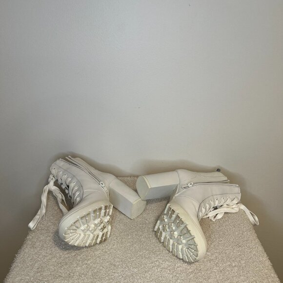 Steve Madden | Latch Lace-Up Boot | White - Picture 2 of 7